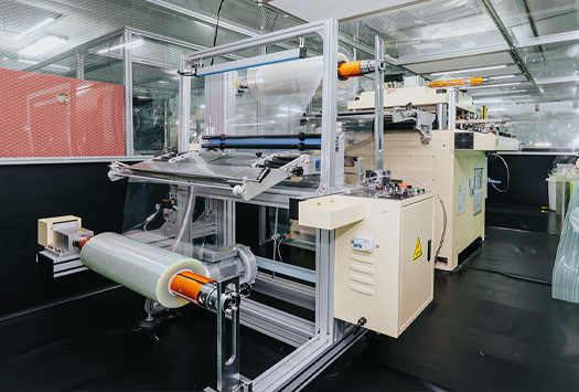 金屬網格自動化生產線 3.OCA 沖切