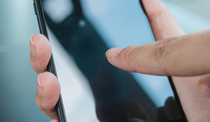 可依需求指定蓋板材質、厚度、化學強化與表面處理